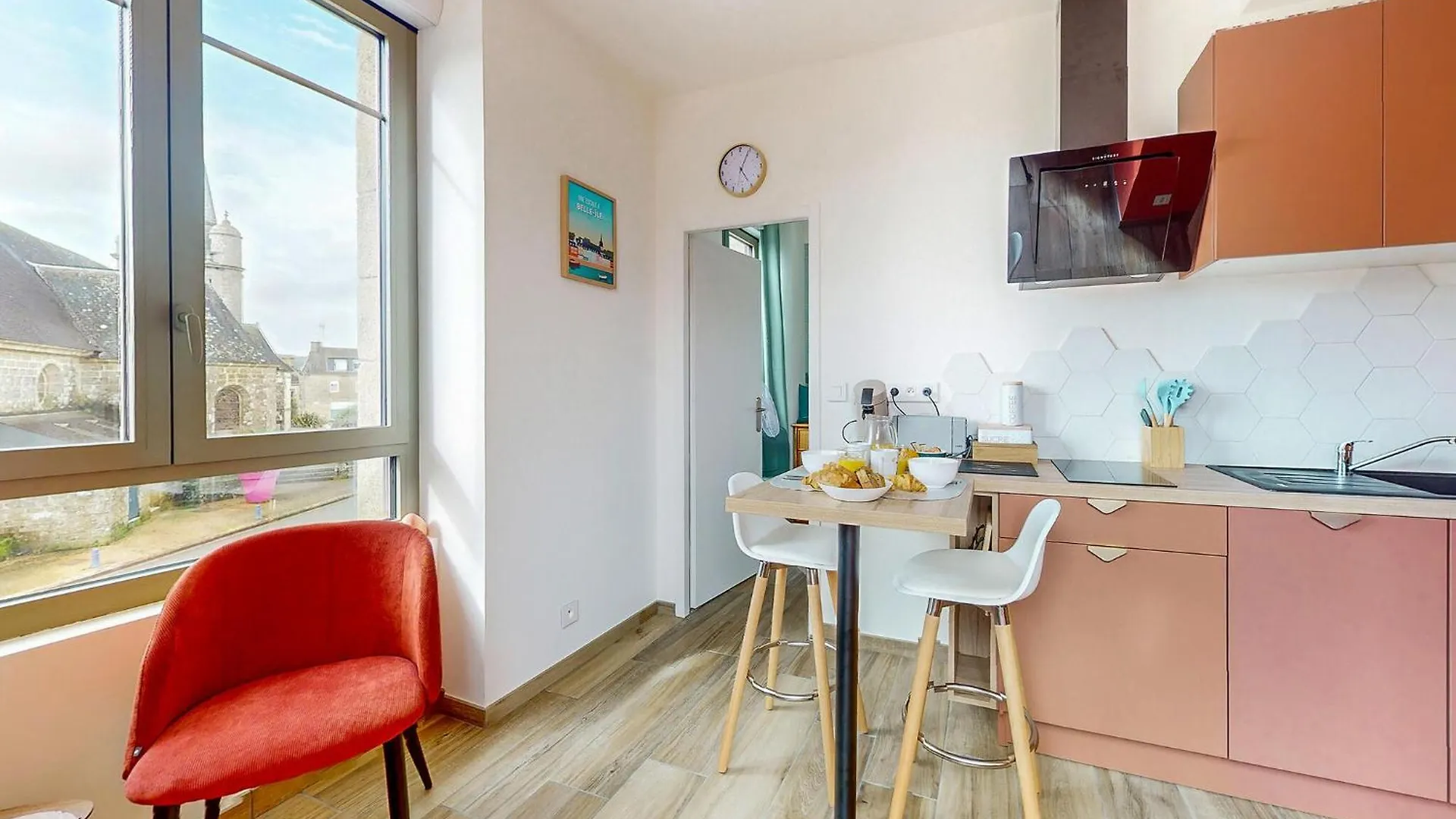 1 Bedroom Stunning Apartment In Melrand 0*,  Francie